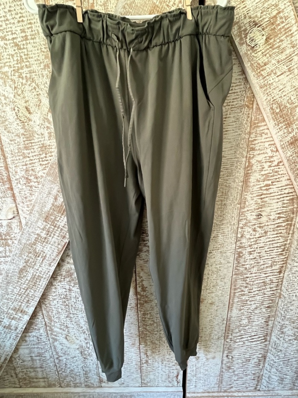 Lululemon Women’s Hi Rise Stretch Jogger Olive Size 12 Pockets